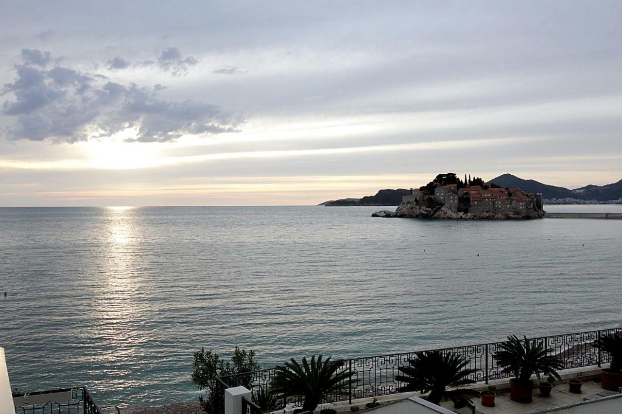 Montesan Beach Apartments Sveti Stefan Eksteriør bilde